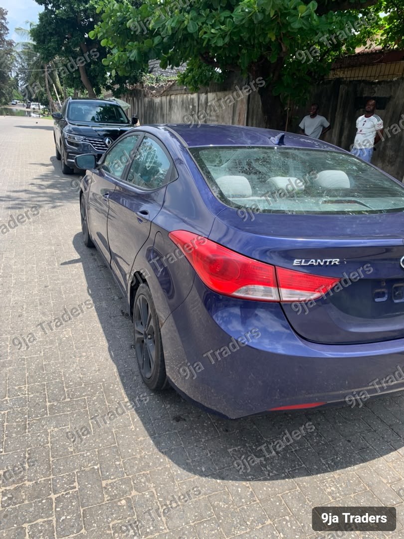 Hyundai Elantra 2012