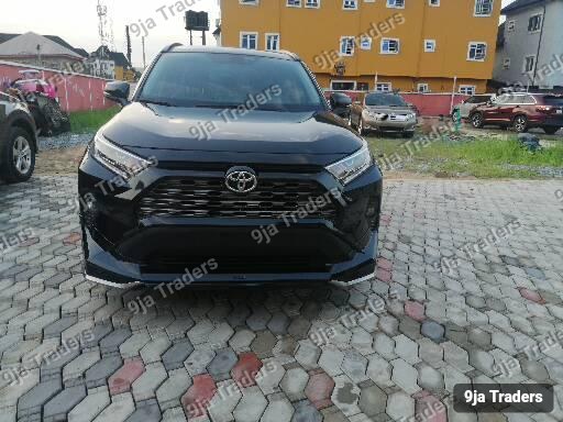 2019 Toyota RAV4 XLE Premium - Tokunbo Standard - Black on Black - Full Option